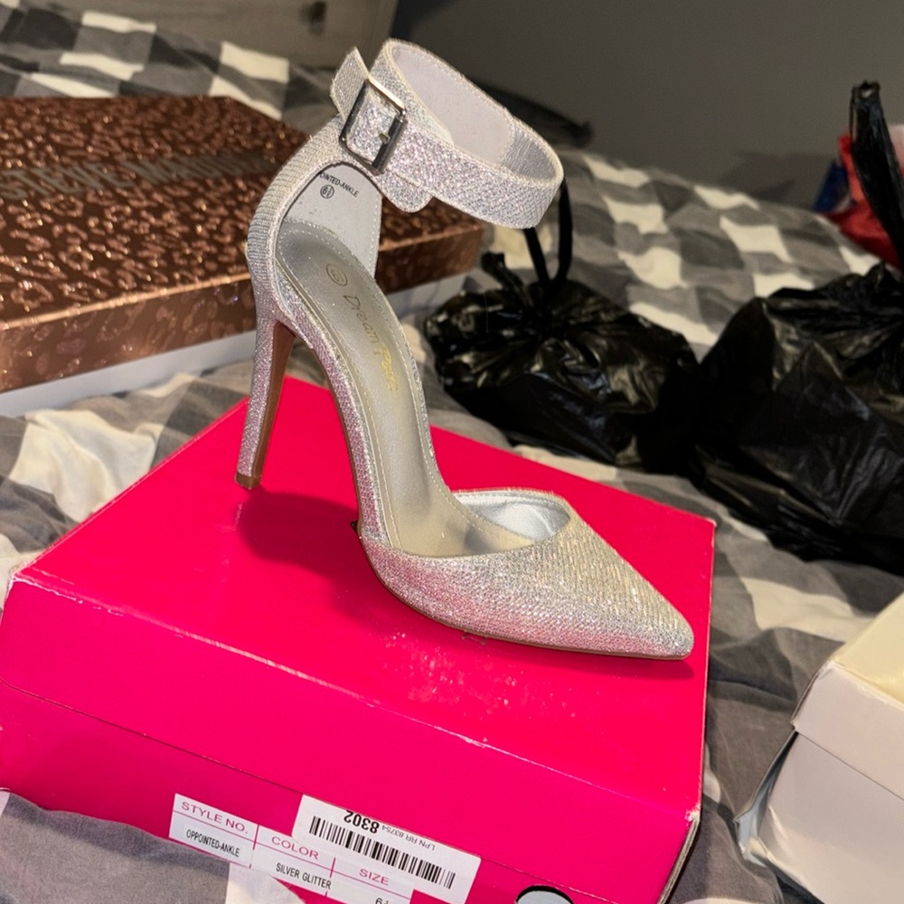 SILVER SPARKLE HEELS